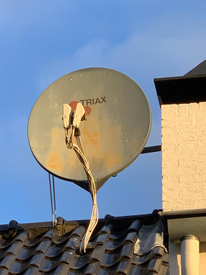 Replacement of old, rusty dish antenna - slanted roof