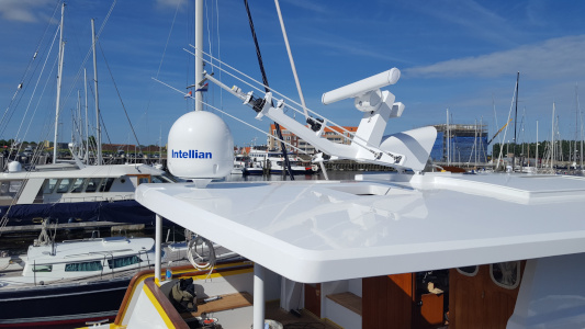 Satellite TV installation on yacht - Intellian i6 inland