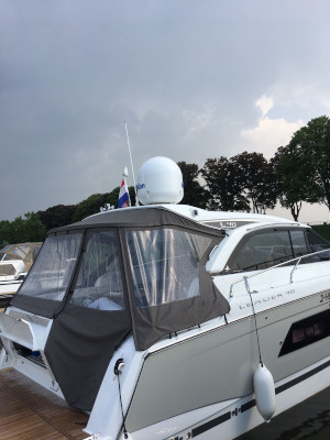 Watch satellite TV yacht with automatic TVRO antenna Intellian i6