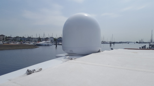 Watch satellite TV on yacht with Wavefield WM45 / Joyne TV