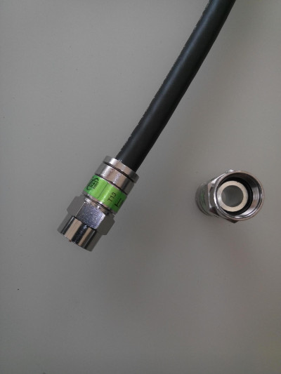 Installeren Inverto Monoblock 4.3 op een Triax 64 of 78 schotel